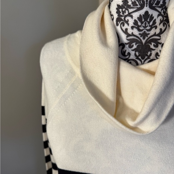 Cyrus Sweater NWT - Picture 2 of 8